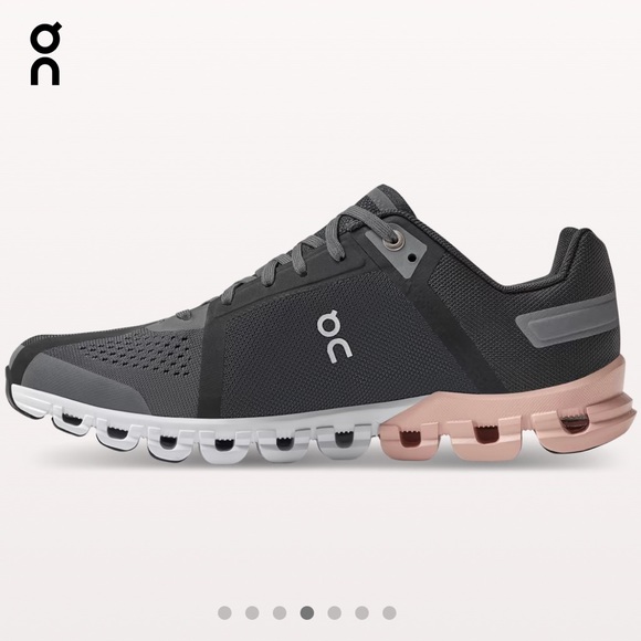 On Running Shoes - On Cloudflow Gray Womens Sneakers Size 9